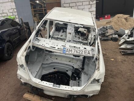 Мерседес Ц-Класс 2011 в Житомире на Automoto.ua Белый Мерседес Ц-Класс, объемом двигателя 0 л и пробегом 1 тыс. км за 450 $, фото 1 на Automoto.ua