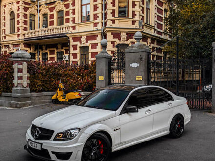 Белый Мерседес Ц-Класс, объемом двигателя 6.21 л и пробегом 115 тыс. км за 60000 $, фото 1 на Automoto.ua