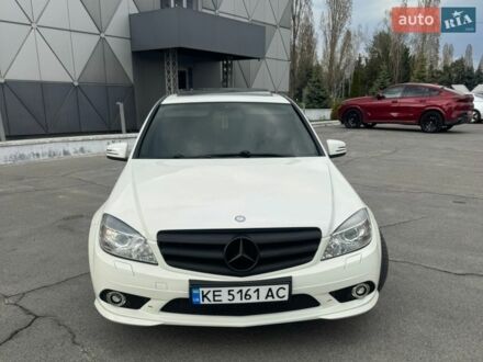 Белый Мерседес Ц-Класс, объемом двигателя 3 л и пробегом 240 тыс. км за 10400 $, фото 1 на Automoto.ua