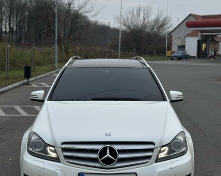 Белый Мерседес Ц-Класс, объемом двигателя 2.1 л и пробегом 322 тыс. км за 10400 $, фото 1 на Automoto.ua