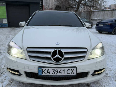 Білий Мерседес Ц-Клас, об'ємом двигуна 3 л та пробігом 250 тис. км за 10800 $, фото 1 на Automoto.ua