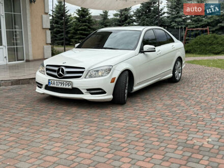 Мерседес Ц-Класс 2011 в Киеве на Automoto.ua Белый Мерседес Ц-Класс, объемом двигателя 3 л и пробегом 168 тыс. км за 11500 $, фото 1 на Automoto.ua