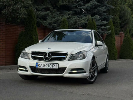Мерседес Ц-Клас 2011 у Києві на Automoto.ua Білий Мерседес Ц-Клас, об'ємом двигуна 1.8 л та пробігом 246 тис. км за 11200 $, фото 1 на Automoto.ua