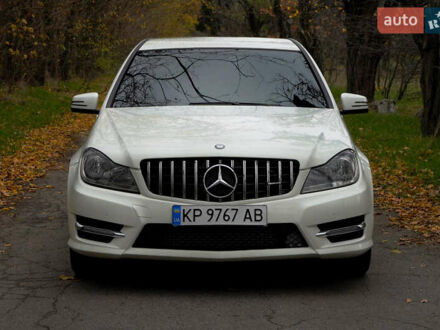 Белый Мерседес Ц-Класс, объемом двигателя 1.8 л и пробегом 117 тыс. км за 12500 $, фото 1 на Automoto.ua