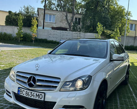 Білий Мерседес Ц-Клас, об'ємом двигуна 1.8 л та пробігом 215 тис. км за 11700 $, фото 1 на Automoto.ua