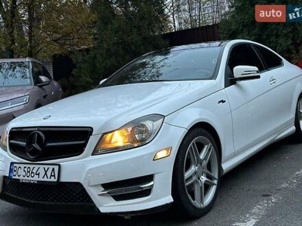 Белый Мерседес Ц-Класс, объемом двигателя 1.8 л и пробегом 215 тыс. км за 12000 $, фото 1 на Automoto.ua