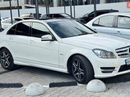 Белый Мерседес Ц-Класс, объемом двигателя 2.2 л и пробегом 259 тыс. км за 12800 $, фото 1 на Automoto.ua