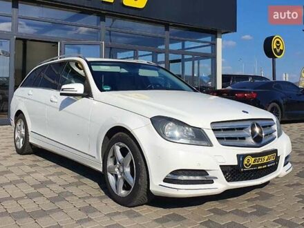 Белый Мерседес Ц-Класс, объемом двигателя 2.2 л и пробегом 363 тыс. км за 12790 $, фото 1 на Automoto.ua