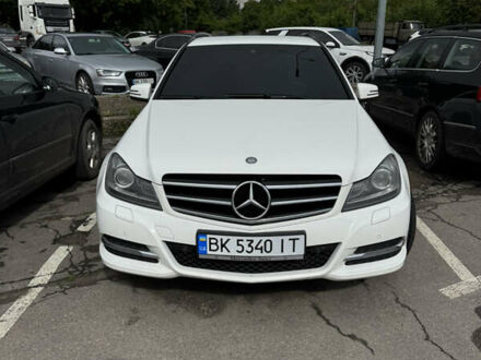 Мерседес Ц-Класс 2012 в Костополе на Automoto.ua Белый Мерседес Ц-Класс, объемом двигателя 2.14 л и пробегом 277 тыс. км за 11800 $, фото 1 на Automoto.ua