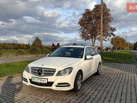Белый Мерседес Ц-Класс, объемом двигателя 2.14 л и пробегом 383 тыс. км за 10500 $, фото 1 на Automoto.ua
