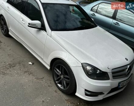 Белый Мерседес Ц-Класс, объемом двигателя 1.8 л и пробегом 160 тыс. км за 9000 $, фото 1 на Automoto.ua