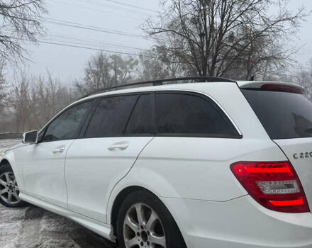 Белый Мерседес Ц-Класс, объемом двигателя 2.2 л и пробегом 281 тыс. км за 9999 $, фото 1 на Automoto.ua