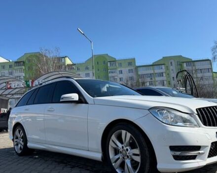 Белый Мерседес Ц-Класс, объемом двигателя 2.2 л и пробегом 281 тыс. км за 9999 $, фото 1 на Automoto.ua
