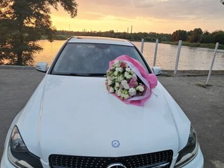 Белый Мерседес Ц-Класс, объемом двигателя 3.5 л и пробегом 190 тыс. км за 14500 $, фото 1 на Automoto.ua