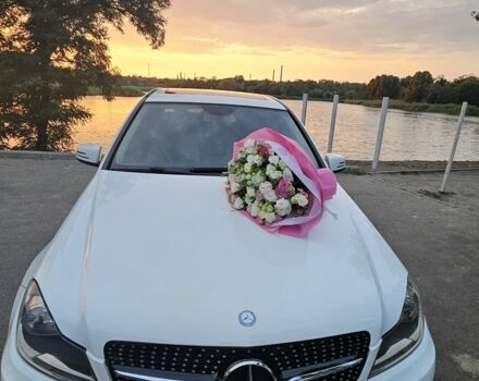 Белый Мерседес Ц-Класс, объемом двигателя 3.5 л и пробегом 190 тыс. км за 14500 $, фото 1 на Automoto.ua