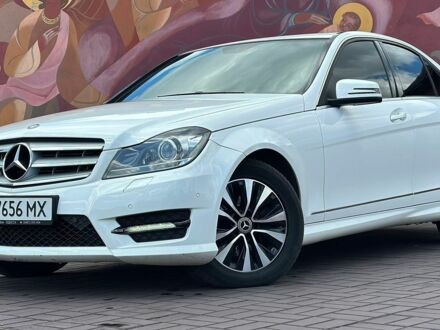 Білий Мерседес Ц-Клас, об'ємом двигуна 2.2 л та пробігом 203 тис. км за 13300 $, фото 1 на Automoto.ua
