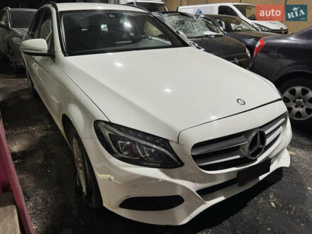 Мерседес Ц-Класс 2015 в Бродах на Automoto.ua Белый Мерседес Ц-Класс, объемом двигателя 2.14 л и пробегом 245 тыс. км за 12900 $, фото 1 на Automoto.ua