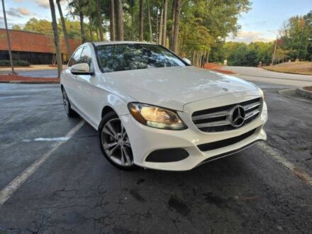 Білий Мерседес Ц-Клас, об'ємом двигуна 2 л та пробігом 73 тис. км за 9000 $, фото 1 на Automoto.ua