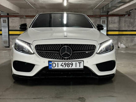 Белый Мерседес Ц-Класс, объемом двигателя 3 л и пробегом 175 тыс. км за 35600 $, фото 1 на Automoto.ua