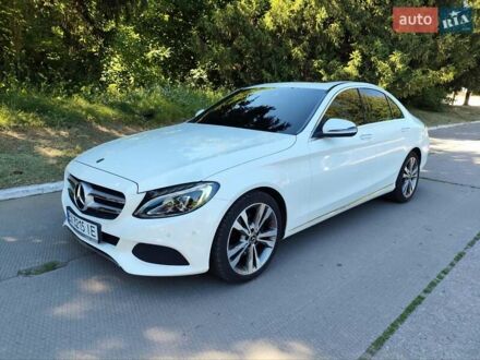 Мерседес Ц-Класс 2017 в Остоге на Automoto.ua Белый Мерседес Ц-Класс, объемом двигателя 2.14 л и пробегом 87 тыс. км за 24799 $, фото 1 на Automoto.ua