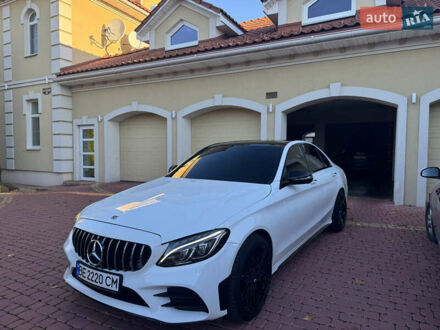 Мерседес Ц-Класс 2017 в Николаеве на Automoto.ua Белый Мерседес Ц-Класс, объемом двигателя 3 л и пробегом 70 тыс. км за 34990 $, фото 1 на Automoto.ua