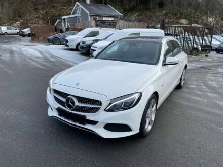 Белый Мерседес Ц-Класс, объемом двигателя 0 л и пробегом 129 тыс. км за 18000 $, фото 1 на Automoto.ua