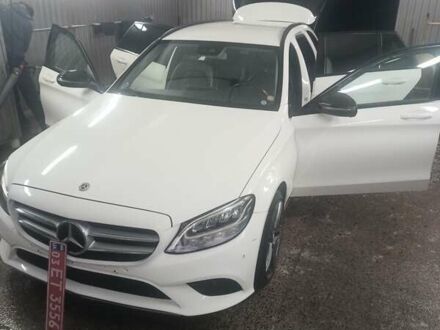 Белый Мерседес Ц-Класс, объемом двигателя 2 л и пробегом 211 тыс. км за 17200 $, фото 1 на Automoto.ua