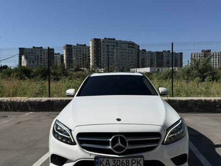 Мерседес Ц-Клас 2018 у Києві на Automoto.ua Білий Мерседес Ц-Клас, об'ємом двигуна 1.95 л та пробігом 62 тис. км за 28500 $, фото 1 на Automoto.ua