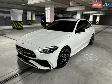 Мерседес Ц-Клас 2022 у Дніпро (Дніпропетровську) на Automoto.ua Білий Мерседес Ц-Клас, об'ємом двигуна 1.99 л та пробігом 30 тис. км за 54000 $, фото 1 на Automoto.ua