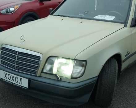 Бежевый Мерседес Ц-Класс, объемом двигателя 5 л и пробегом 349 тыс. км за 4000 $, фото 1 на Automoto.ua