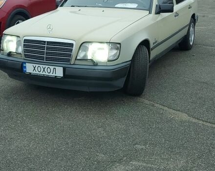 Бежевый Мерседес Ц-Класс, объемом двигателя 5 л и пробегом 349 тыс. км за 4000 $, фото 2 на Automoto.ua
