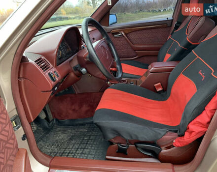 Бежевый Мерседес Ц-Класс, объемом двигателя 1.8 л и пробегом 381 тыс. км за 3650 $, фото 16 на Automoto.ua