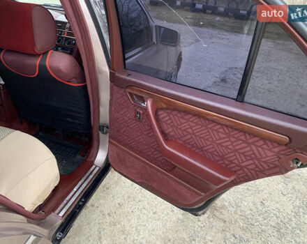 Бежевый Мерседес Ц-Класс, объемом двигателя 1.8 л и пробегом 381 тыс. км за 3650 $, фото 13 на Automoto.ua