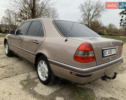 Бежевый Мерседес Ц-Класс, объемом двигателя 1.8 л и пробегом 381 тыс. км за 3650 $, фото 7 на Automoto.ua