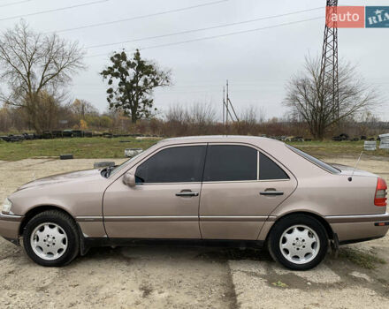 Бежевый Мерседес Ц-Класс, объемом двигателя 1.8 л и пробегом 381 тыс. км за 3650 $, фото 8 на Automoto.ua