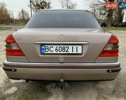 Бежевый Мерседес Ц-Класс, объемом двигателя 1.8 л и пробегом 381 тыс. км за 3650 $, фото 6 на Automoto.ua