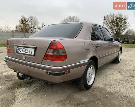 Бежевый Мерседес Ц-Класс, объемом двигателя 1.8 л и пробегом 381 тыс. км за 3650 $, фото 5 на Automoto.ua