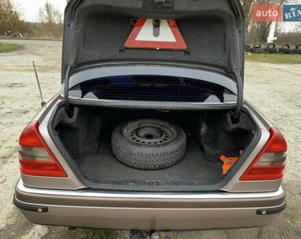 Бежевый Мерседес Ц-Класс, объемом двигателя 1.8 л и пробегом 381 тыс. км за 3650 $, фото 22 на Automoto.ua