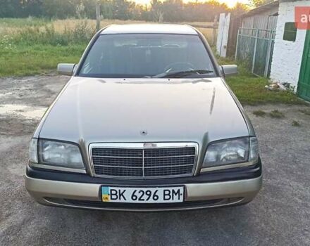 Бежевий Мерседес Ц-Клас, об'ємом двигуна 2 л та пробігом 300 тис. км за 1599 $, фото 4 на Automoto.ua