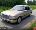 Бежевий Мерседес Ц-Клас, об'ємом двигуна 2 л та пробігом 300 тис. км за 1899 $, фото 1 на Automoto.ua
