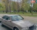 Бежевый Мерседес Ц-Класс, объемом двигателя 2.2 л и пробегом 350 тыс. км за 1850 $, фото 1 на Automoto.ua