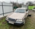 Бежевый Мерседес Ц-Класс, объемом двигателя 2.5 л и пробегом 200 тыс. км за 693 $, фото 1 на Automoto.ua