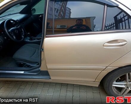 Бежевый Мерседес Ц-Класс, объемом двигателя 2 л и пробегом 300 тыс. км за 4500 $, фото 4 на Automoto.ua