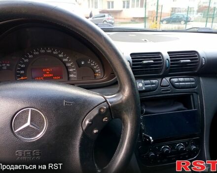 Бежевый Мерседес Ц-Класс, объемом двигателя 2 л и пробегом 300 тыс. км за 4500 $, фото 5 на Automoto.ua