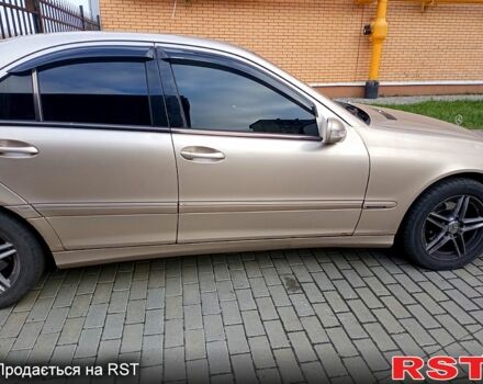 Бежевый Мерседес Ц-Класс, объемом двигателя 2 л и пробегом 300 тыс. км за 4500 $, фото 2 на Automoto.ua