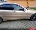 Бежевый Мерседес Ц-Класс, объемом двигателя 2 л и пробегом 300 тыс. км за 4500 $, фото 2 на Automoto.ua