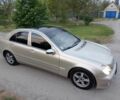 Бежевый Мерседес Ц-Класс, объемом двигателя 1.8 л и пробегом 300 тыс. км за 4500 $, фото 1 на Automoto.ua