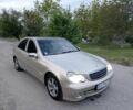 Бежевый Мерседес Ц-Класс, объемом двигателя 1.8 л и пробегом 300 тыс. км за 4500 $, фото 1 на Automoto.ua