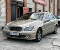 Бежевий Мерседес Ц-Клас, об'ємом двигуна 1.8 л та пробігом 240 тис. км за 4100 $, фото 1 на Automoto.ua