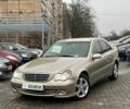Бежевый Мерседес Ц-Класс, объемом двигателя 1.8 л и пробегом 233 тыс. км за 6200 $, фото 1 на Automoto.ua